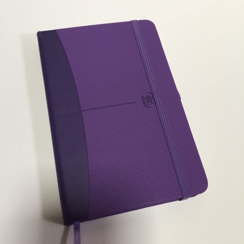 紫の表紙のノート