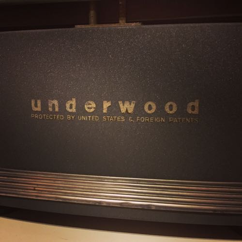 タイプライターのメーカーの刻印はunderwood